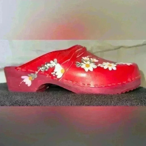 Skane Toffeln Clogs 35 Red Floral Hand Painted Swedish Slip On Wood Shoes - Picture 1 of 4